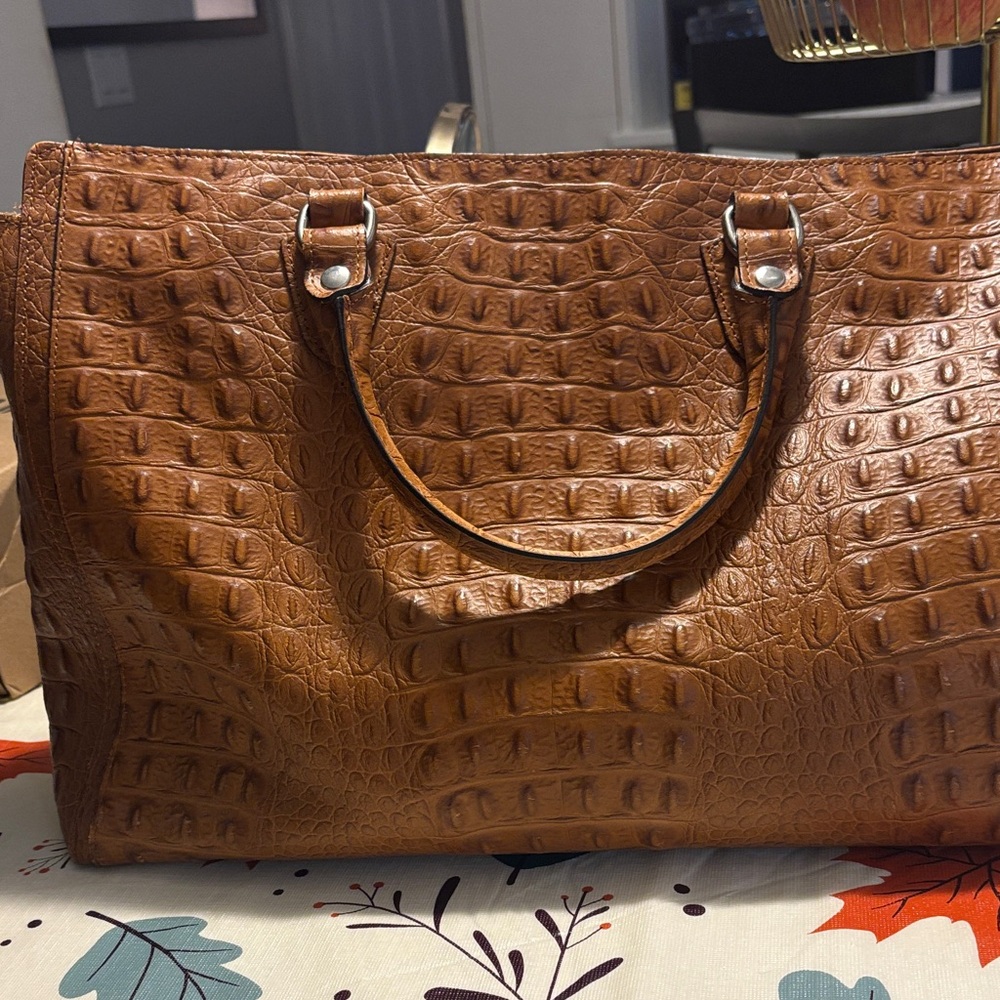 Elegant Brown Crocodile-Embossed Women's Bag